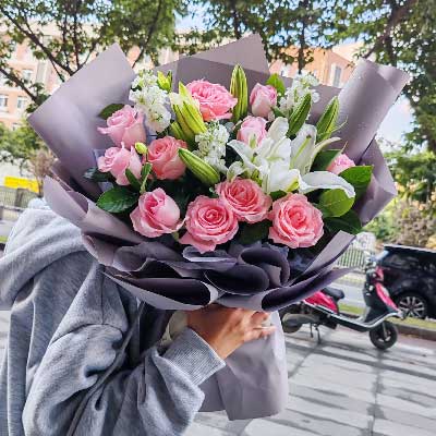 嘉兴11朵戴安娜粉玫瑰百合，与你一起追逐梦想