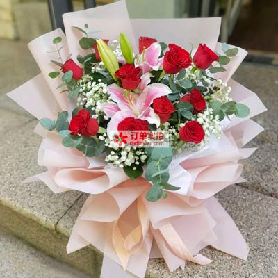 嘉兴11朵红玫瑰百合，全世界里只有一个你