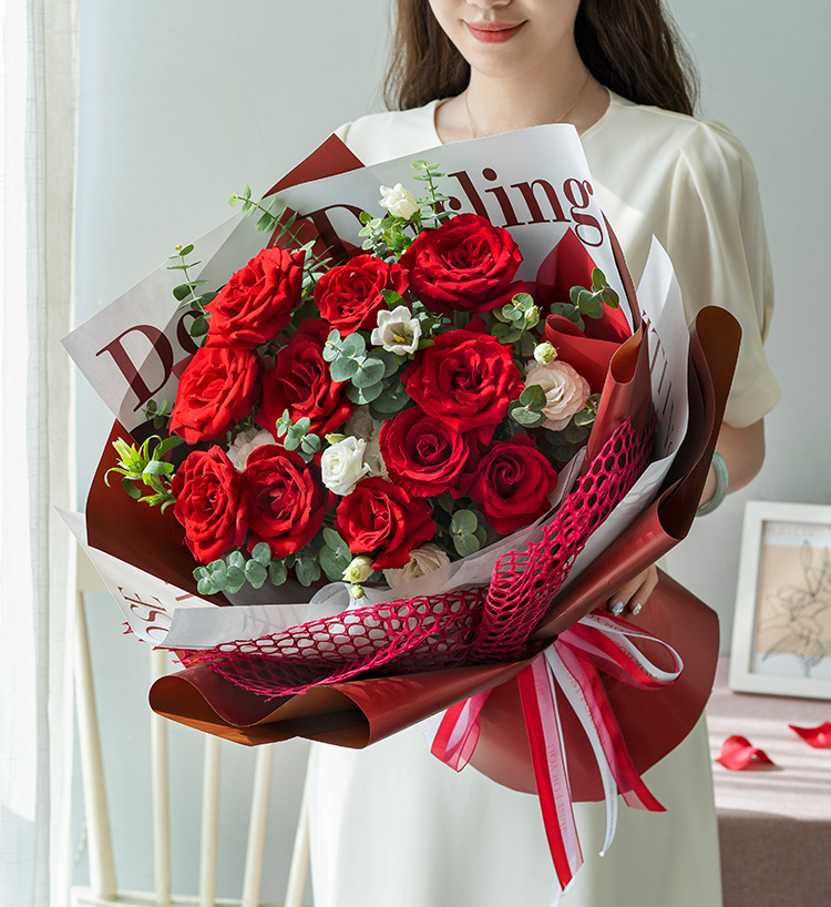 嘉兴女朋友生日，送玫瑰花束合适还是百合花更好？